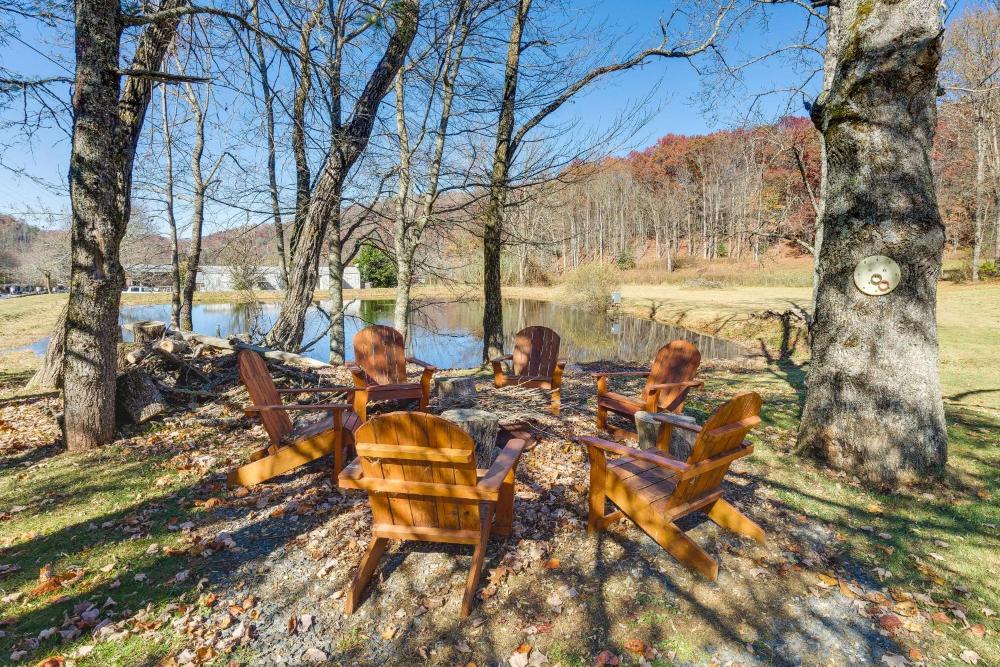 Pet-Friendly Topton Home with Patio, Deck and Views!